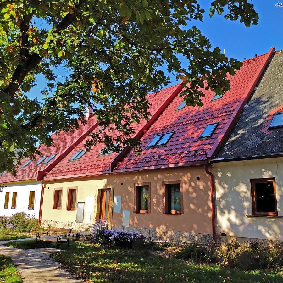 Apartmany Monastery Suites Zirec Dvůr Králové nad Labem Dış mekan fotoğraf