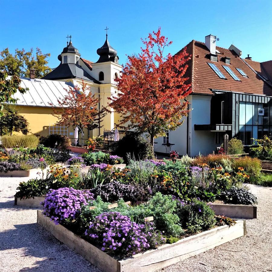 Apartmany Monastery Suites Zirec Dvůr Králové nad Labem Dış mekan fotoğraf