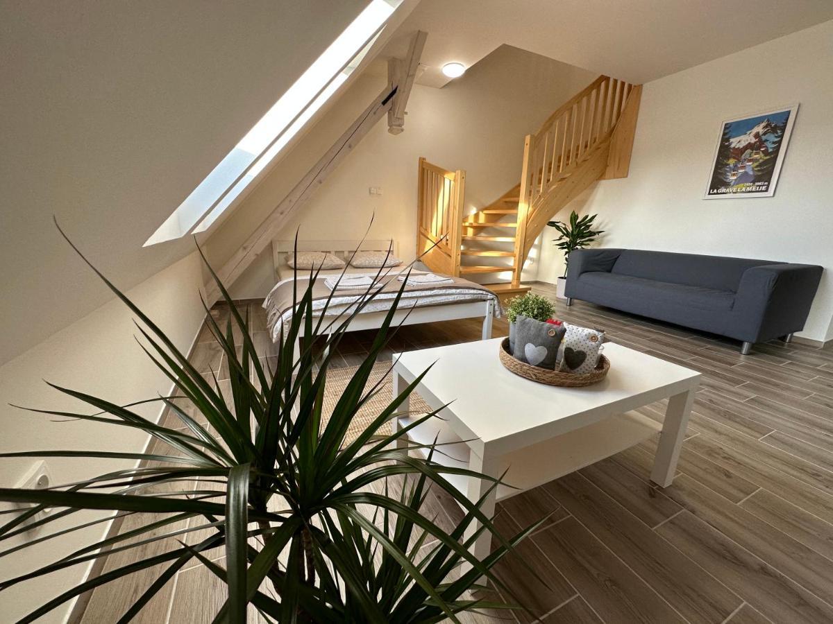 Apartmany Monastery Suites Zirec Dvůr Králové nad Labem Dış mekan fotoğraf