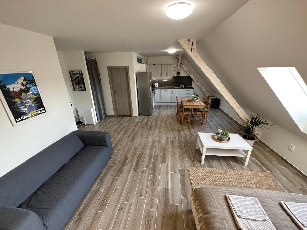 Apartmany Monastery Suites Zirec Dvůr Králové nad Labem Dış mekan fotoğraf