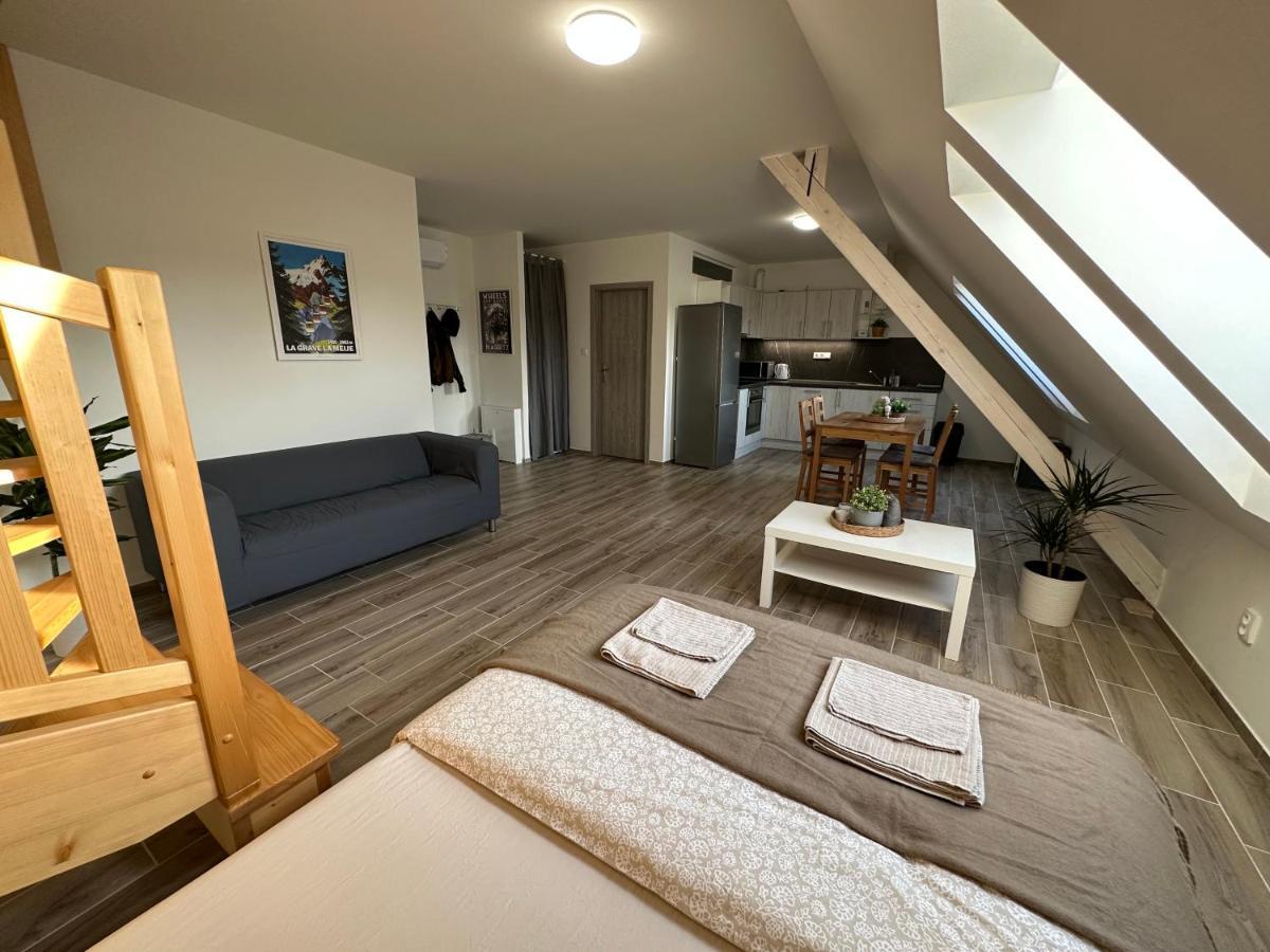 Apartmany Monastery Suites Zirec Dvůr Králové nad Labem Dış mekan fotoğraf